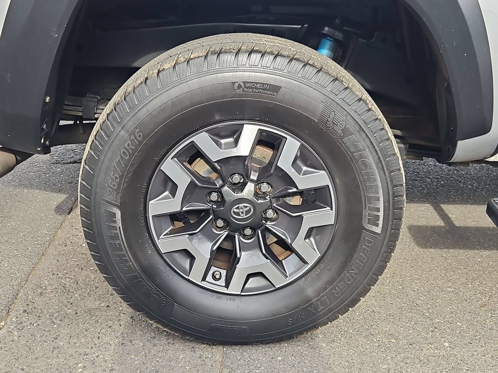 Used 2019 Toyota Tacoma TRD Off-Road AWD/4WD image 9