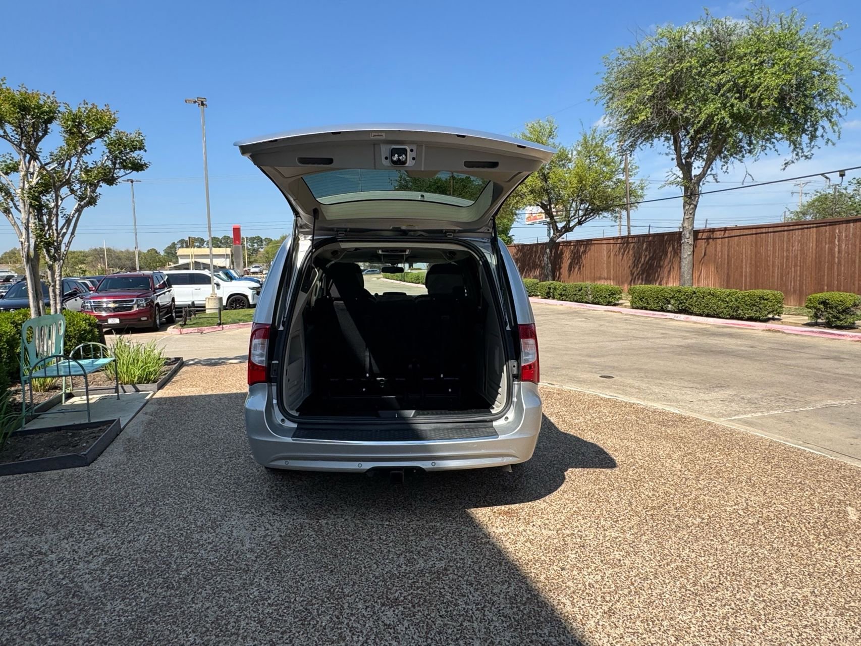 Used 2012 Chrysler Town & Country Touring w/ Entertainment Group #1 FWD image 13