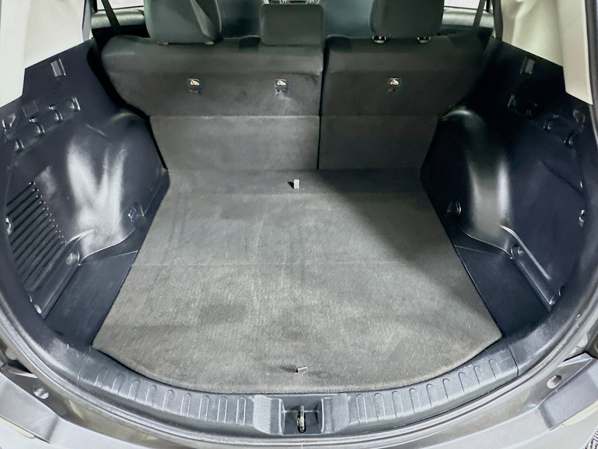 Used 2018 Toyota RAV4 LE image 27