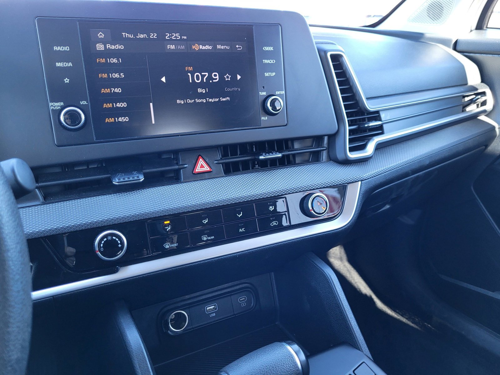 Used 2024 Kia Sportage LX image 11