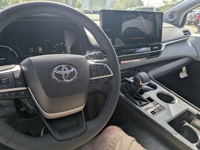 New 2026 Toyota Sienna XLE AWD/4WD image 30