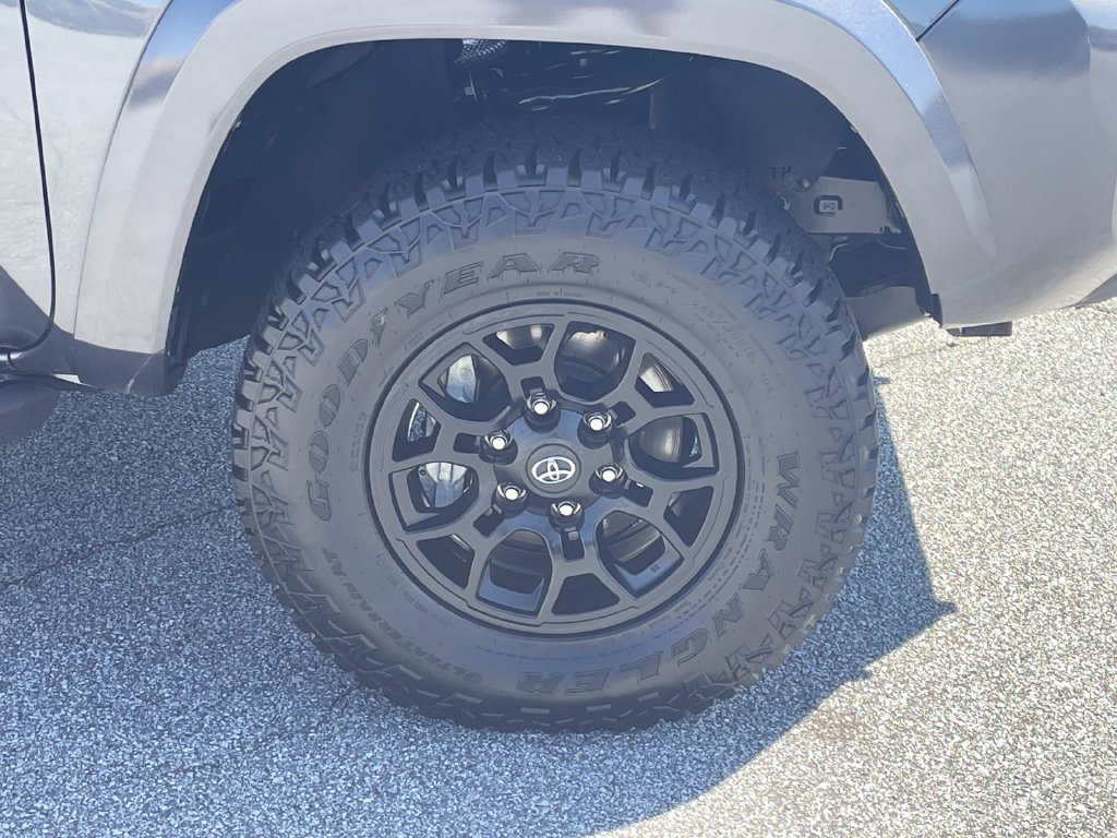 Used 2021 Toyota Tacoma SR5 AWD/4WD image 10
