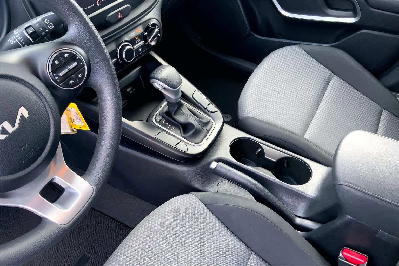Used 2025 Kia Soul LX w/ LX Technology Package FWD image 16