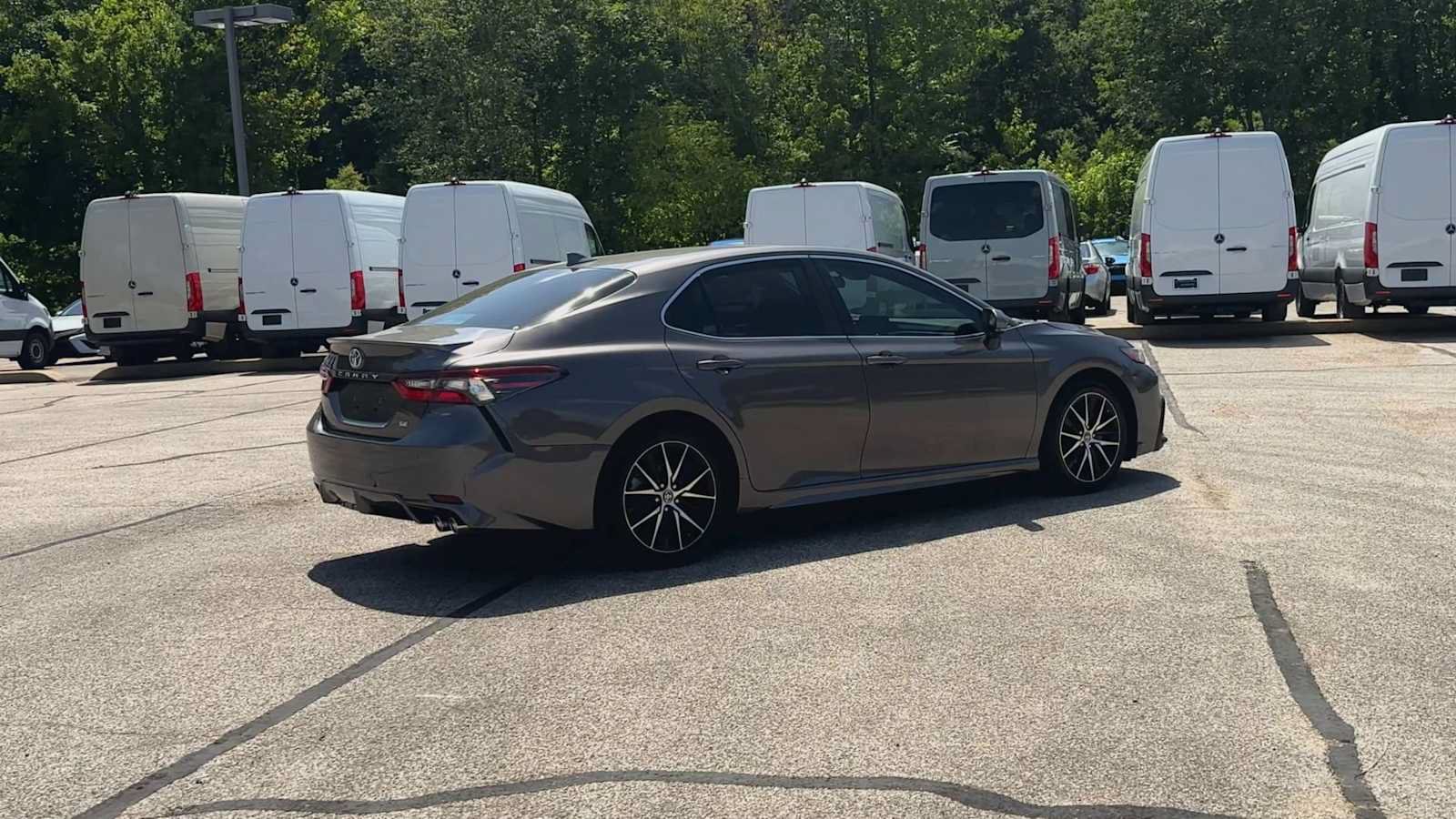 Used 2023 Toyota Camry SE FWD image 8