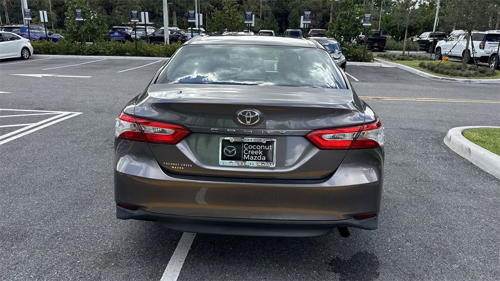 Used 2018 Toyota Camry L image 3