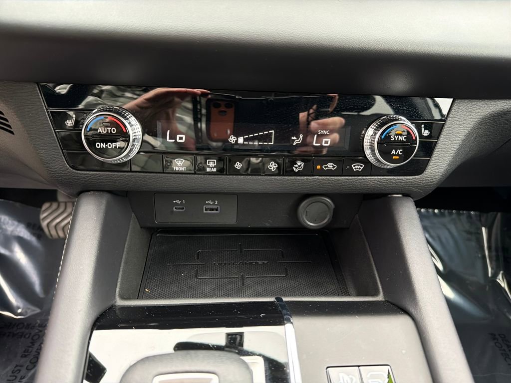 Used 2025 Mitsubishi Outlander ES AWD/4WD image 28