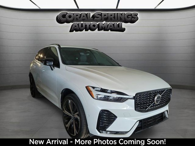 Used 2022 Volvo XC60 B5 R-Design w/ Advanced Package FWD image 1