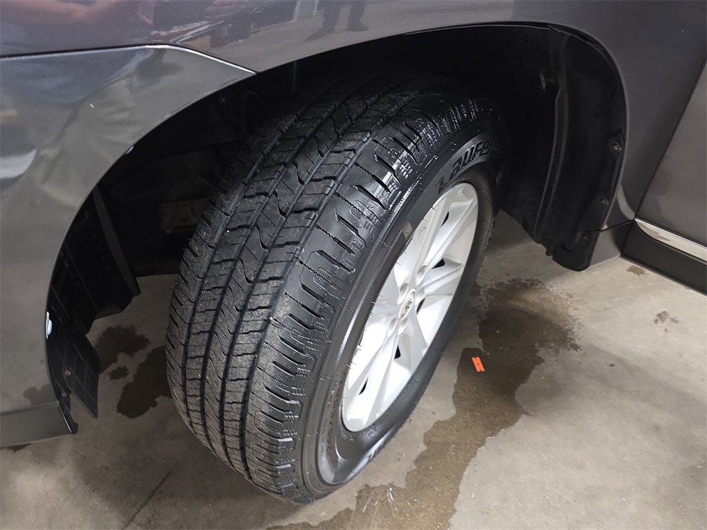 Used 2012 Toyota Highlander SE image 35