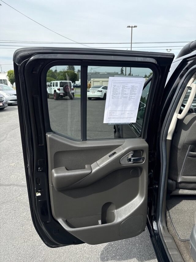 Used 2005 Nissan Frontier NISMO w/ (J01) Sunroof Pkg AWD/4WD image 10