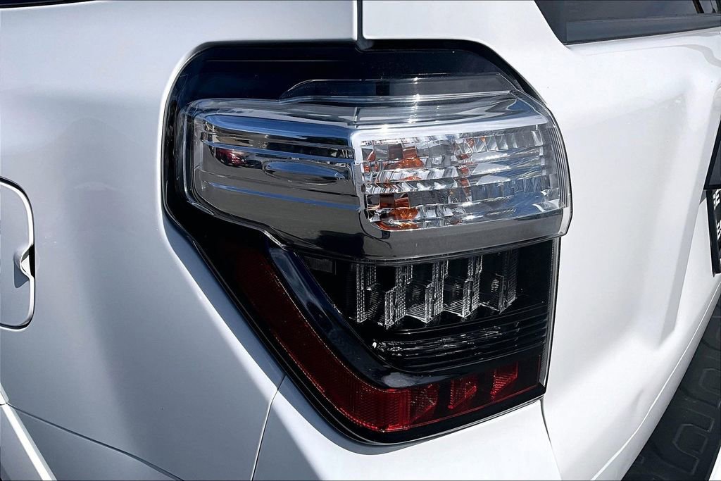 Used 2017 Toyota 4Runner TRD Off-Road AWD/4WD image 28