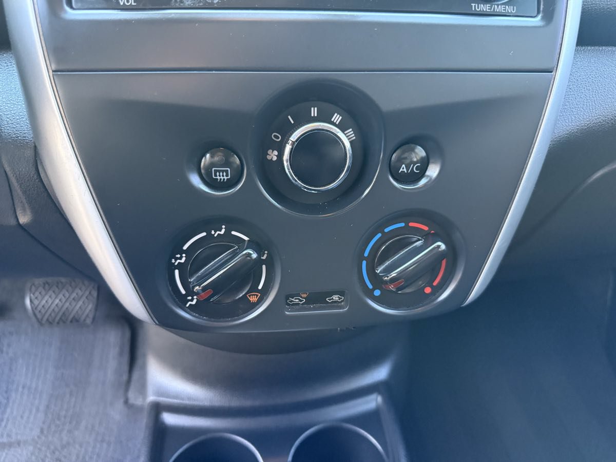 Used 2016 Nissan Versa SV FWD image 34