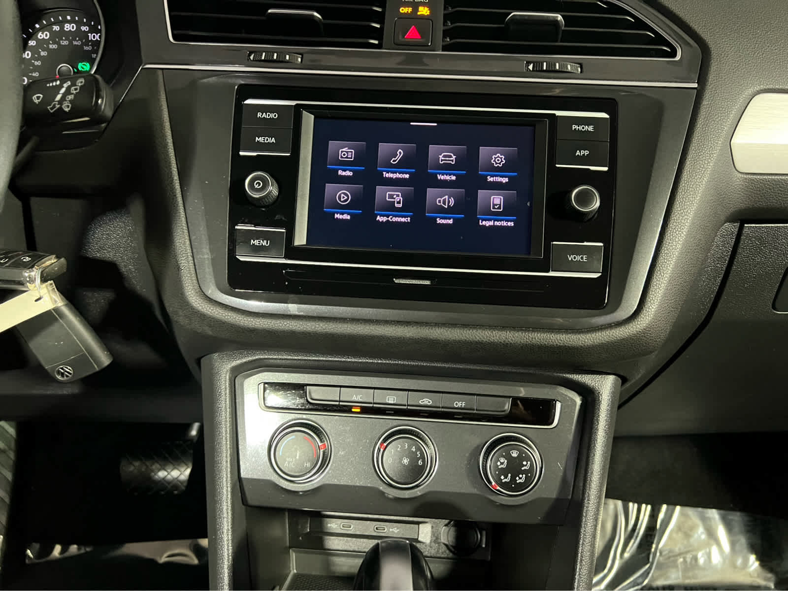 Used 2021 Volkswagen Tiguan S image 10