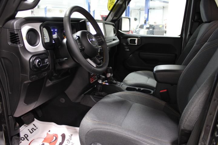 Used 2024 Jeep Wrangler Willys image 19