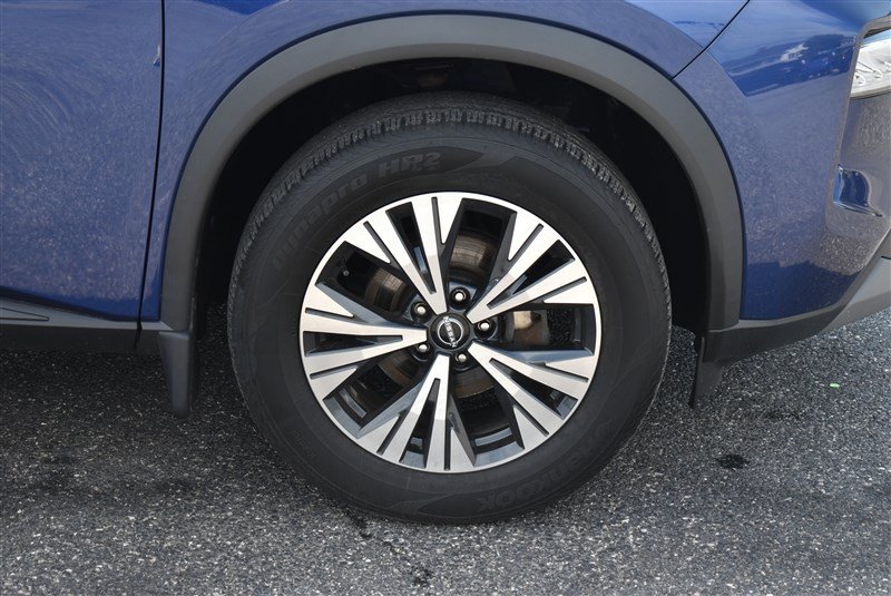 Used 2023 Nissan Rogue SV AWD/4WD image 3