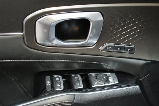 Used 2022 Kia Sorento SX image 19