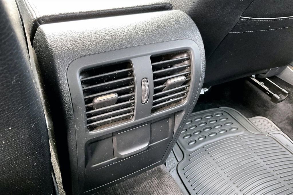 Used 2013 Volkswagen CC R-Line FWD image 32
