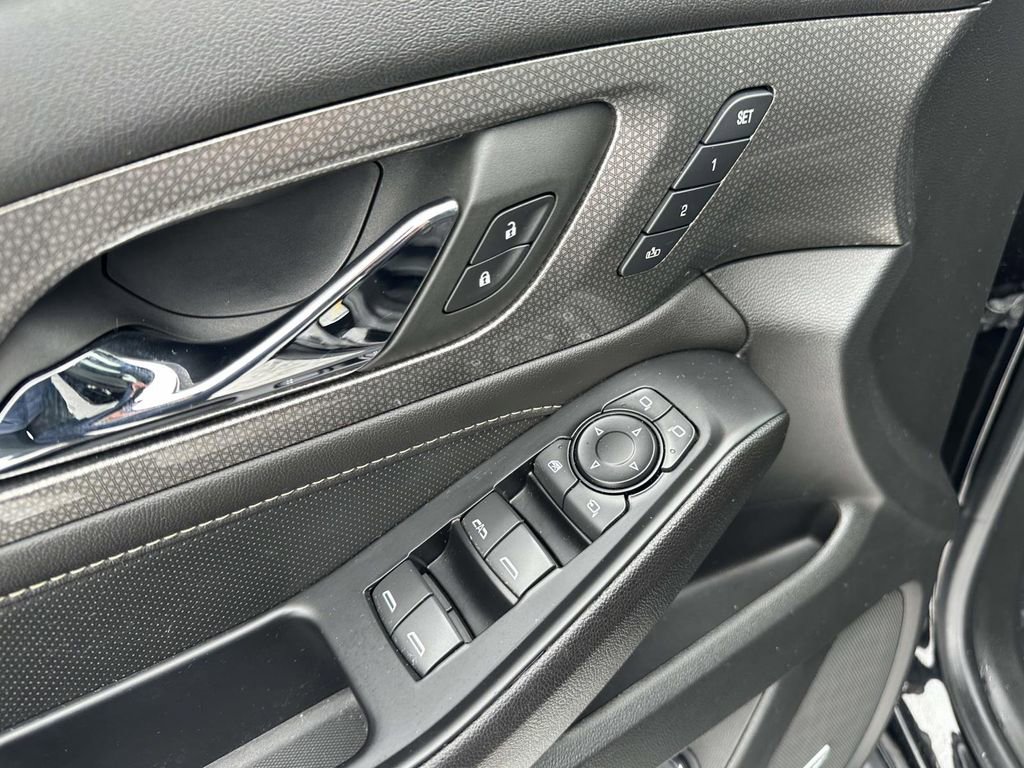 Certified 2023 Chevrolet Traverse Premier w/ LPO, Floor Liner Package image 17