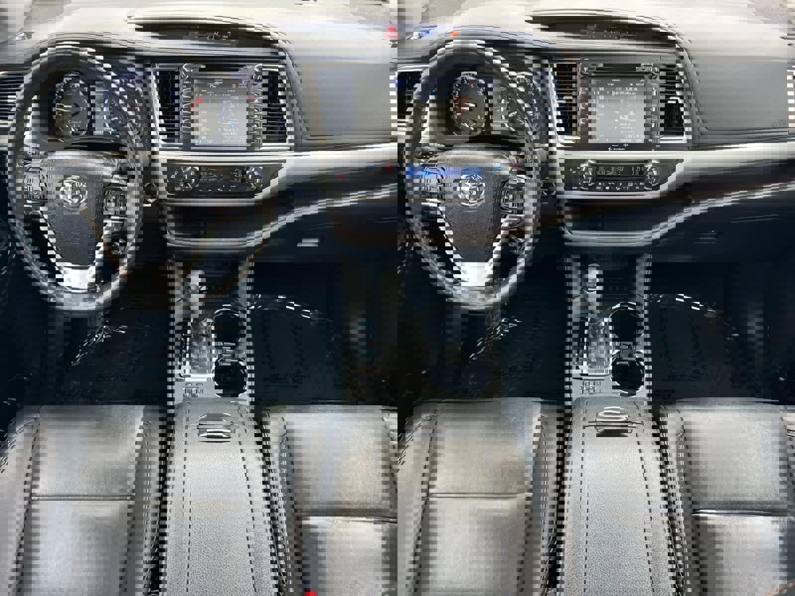 Used 2019 Toyota Highlander XLE image 3