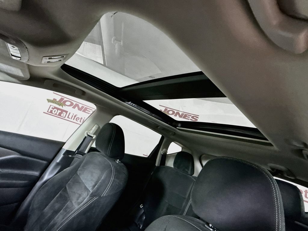 Used 2019 Nissan Murano SV w/ Premium Package AWD/4WD image 10