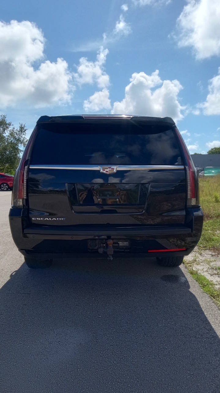 Used 2017 Cadillac Escalade ESV Luxury AWD/4WD image 7