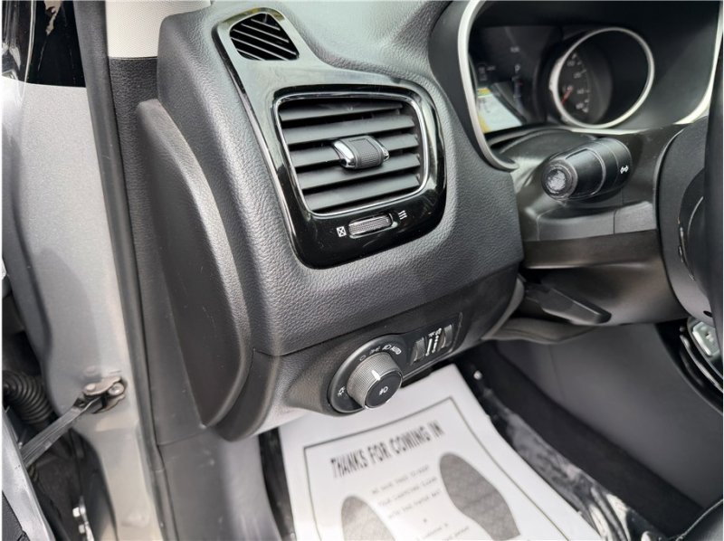 Used 2020 Jeep Compass Limited FWD image 34