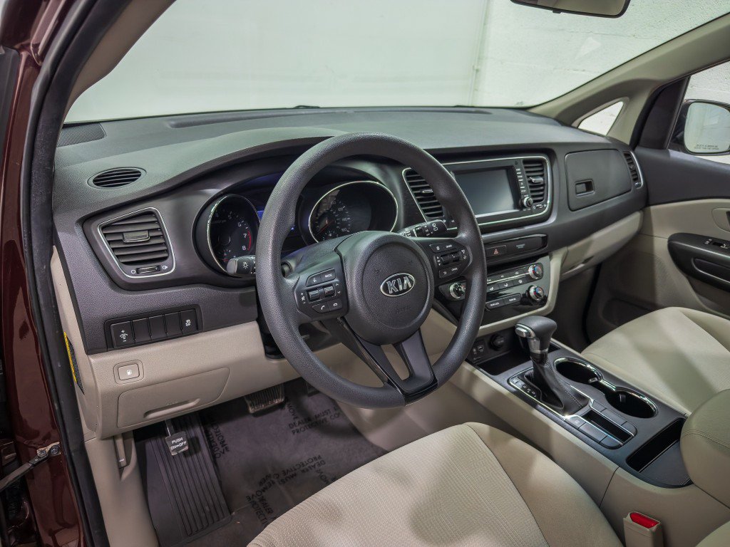Used 2019 Kia Sedona LX FWD image 12