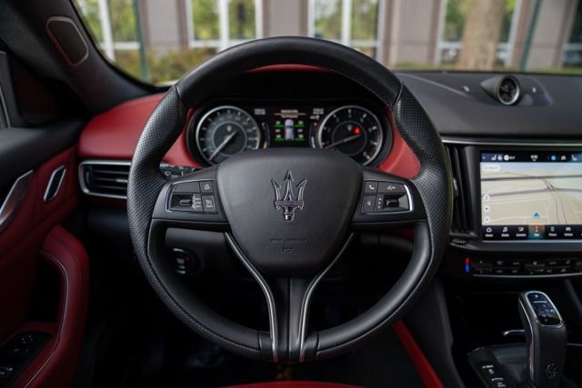 Used 2022 Maserati Levante GT AWD/4WD image 32