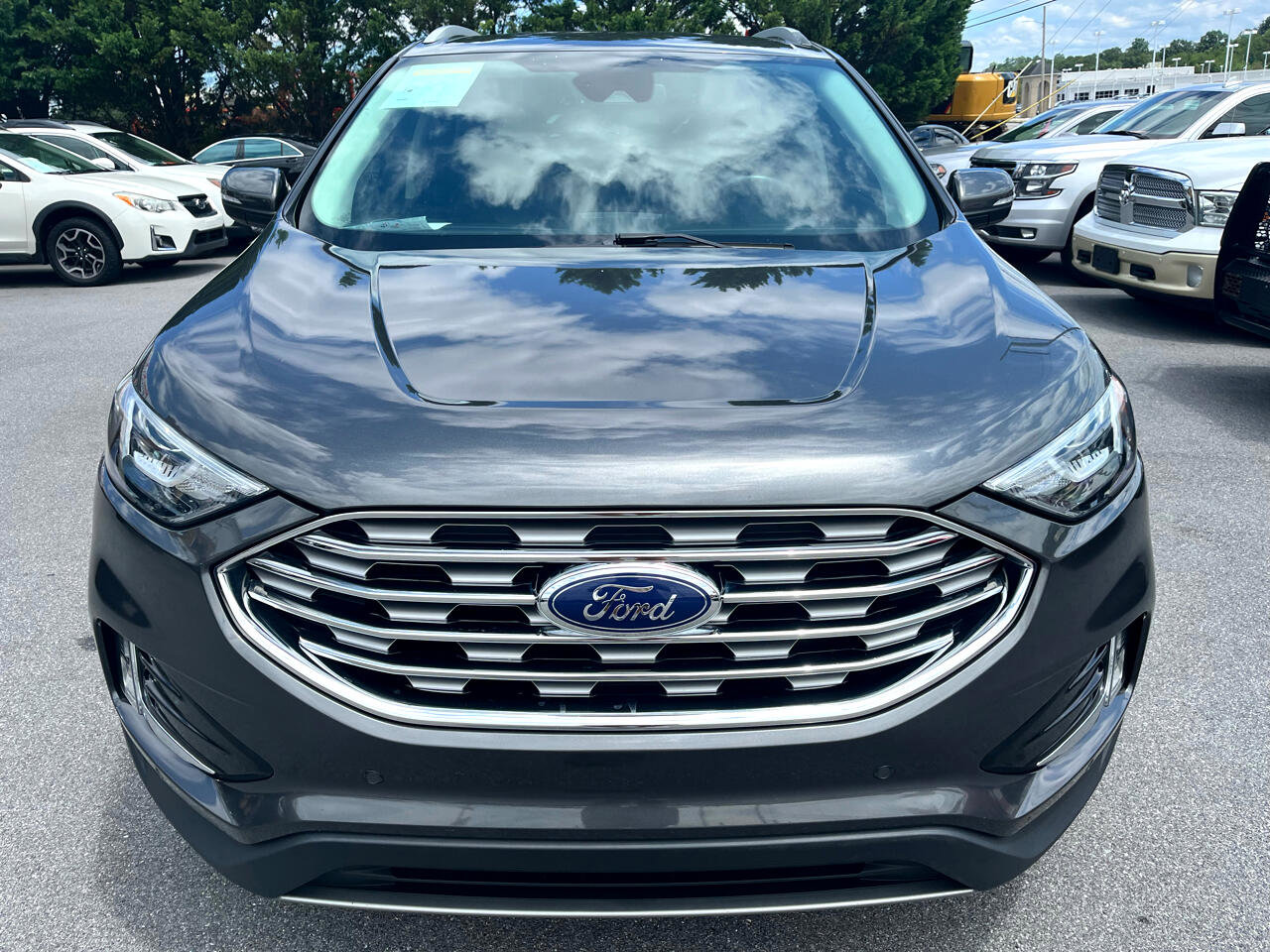 Used 2020 Ford Edge Titanium image 2