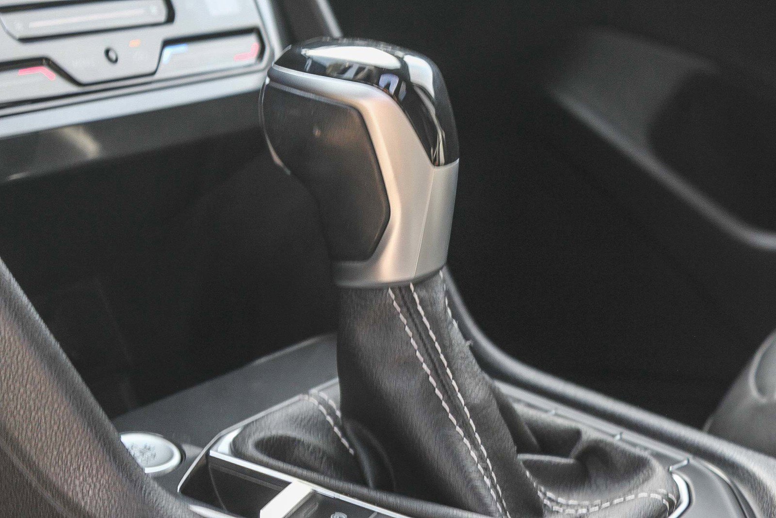 Used 2022 Volkswagen Tiguan SEL R-Line image 22