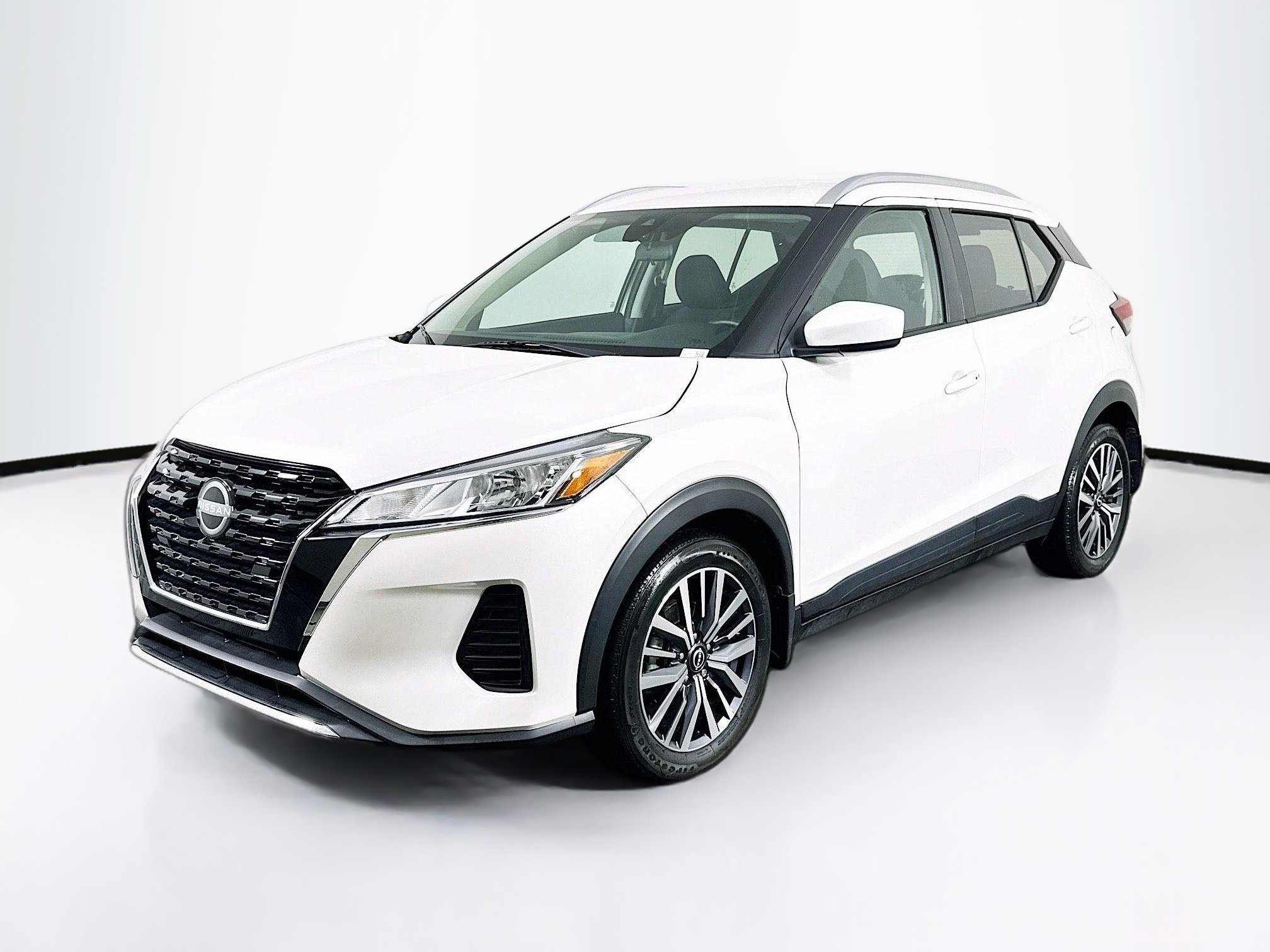 Used 2024 Nissan Kicks SV image 3