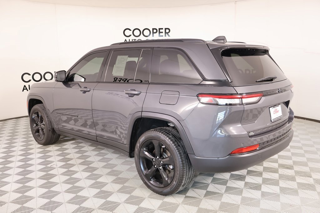 Used 2024 Jeep Grand Cherokee Limited w/ Black Appearance Package image 23