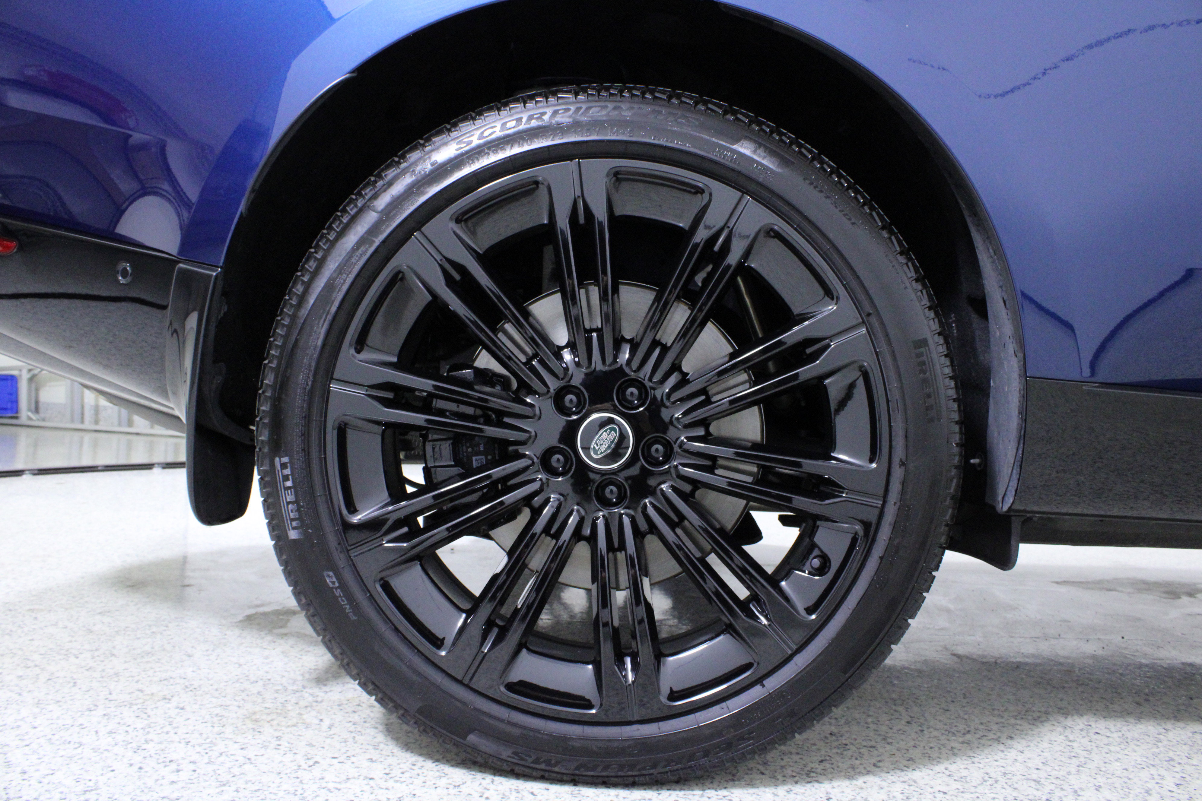 Used 2025 Land Rover Range Rover Autobiography image 8