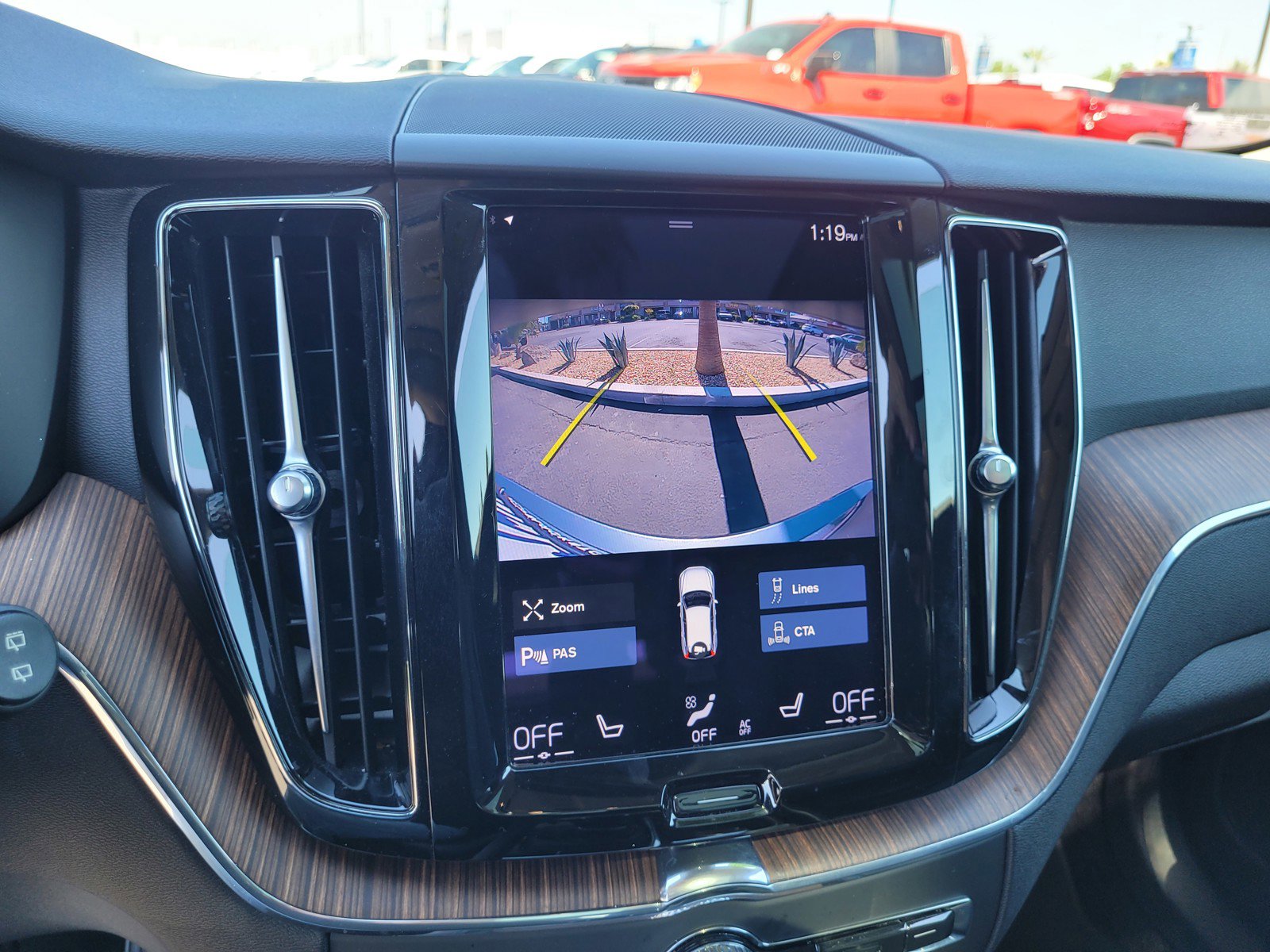 Used 2021 Volvo XC60 T5 Momentum image 17