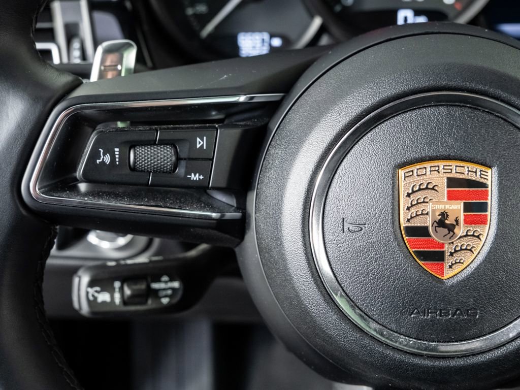 Certified 2025 Porsche Macan image 10