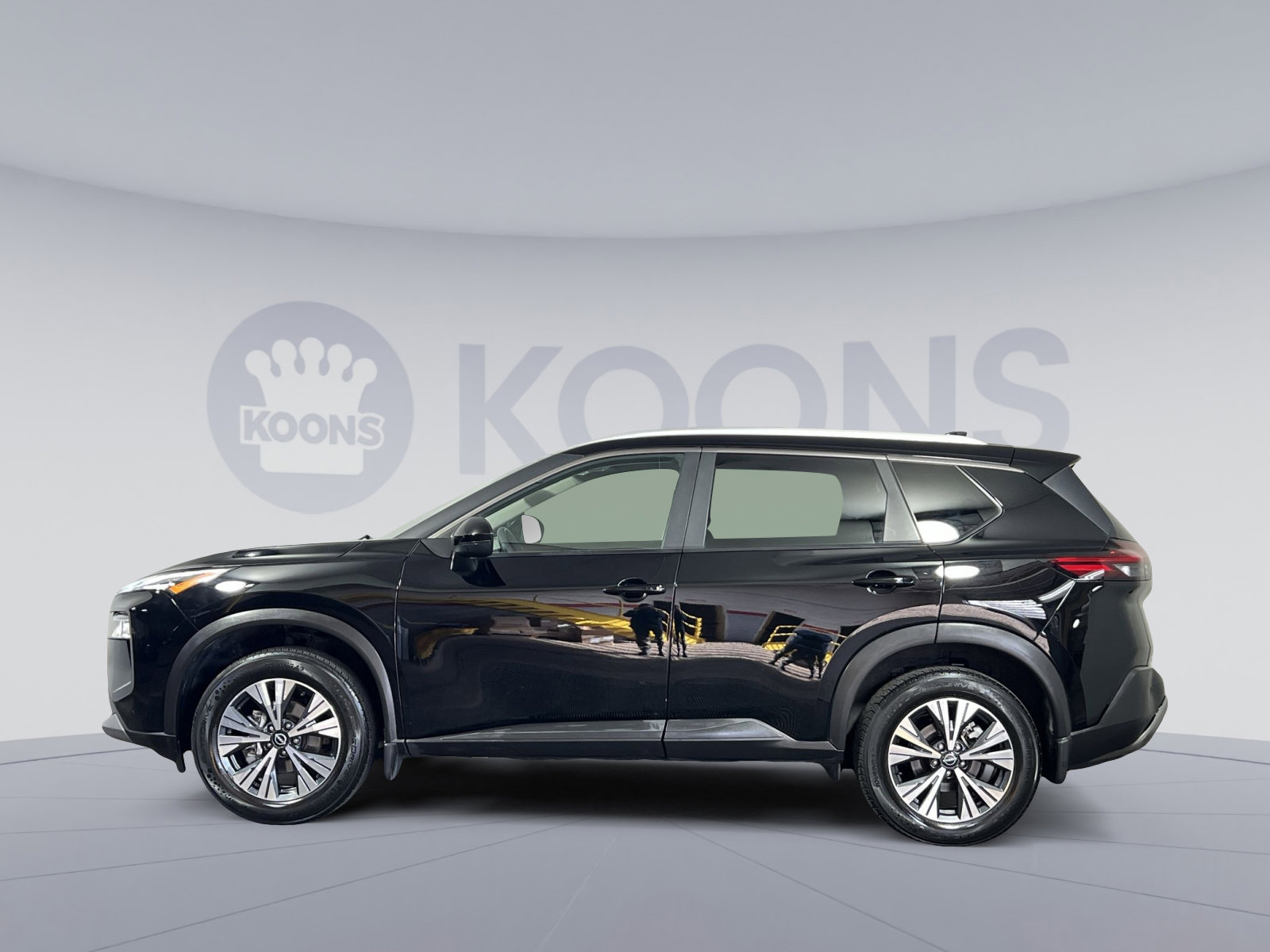 Used 2023 Nissan Rogue SV w/ SV Premium Package image 2