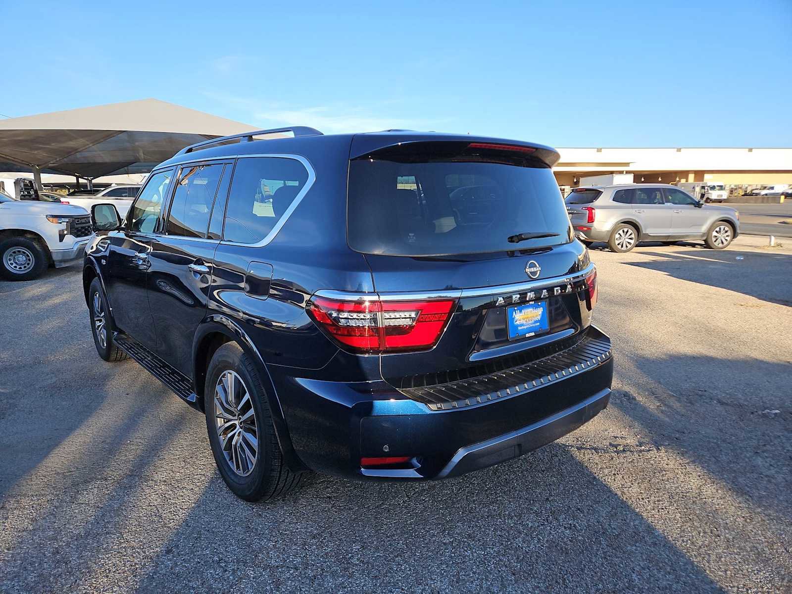 Used 2022 Nissan Armada SL w/ Captain's Chairs Package AWD/4WD image 6