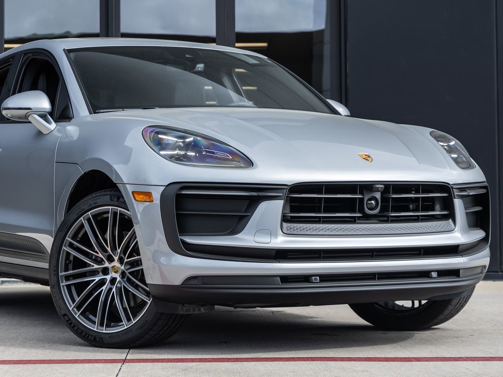 Used 2026 Porsche Macan image 9