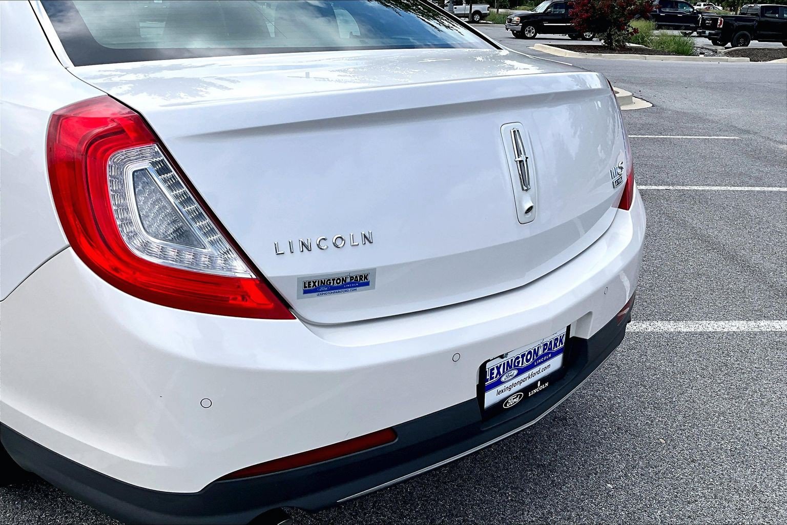 Used 2013 Lincoln MKS AWD image 7