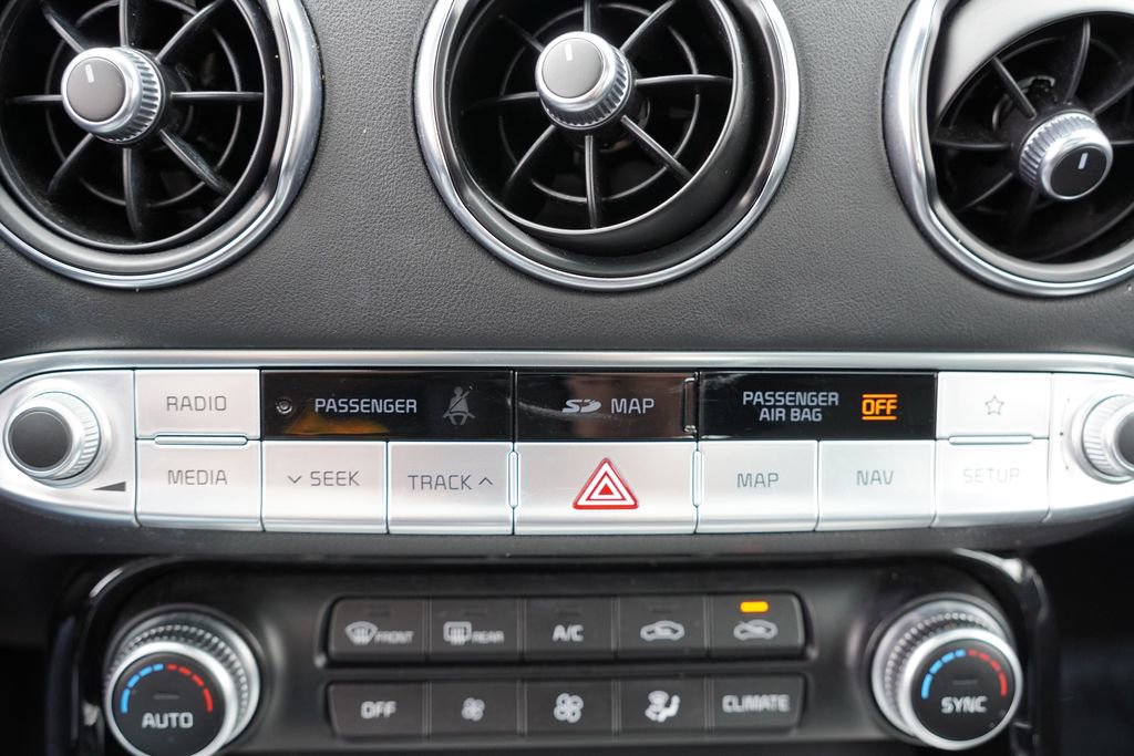 Certified 2020 Kia Stinger GT1 image 28