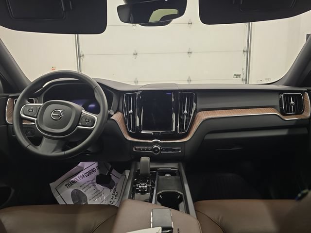 Used 2022 Volvo XC60 B5 Momentum AWD/4WD image 13