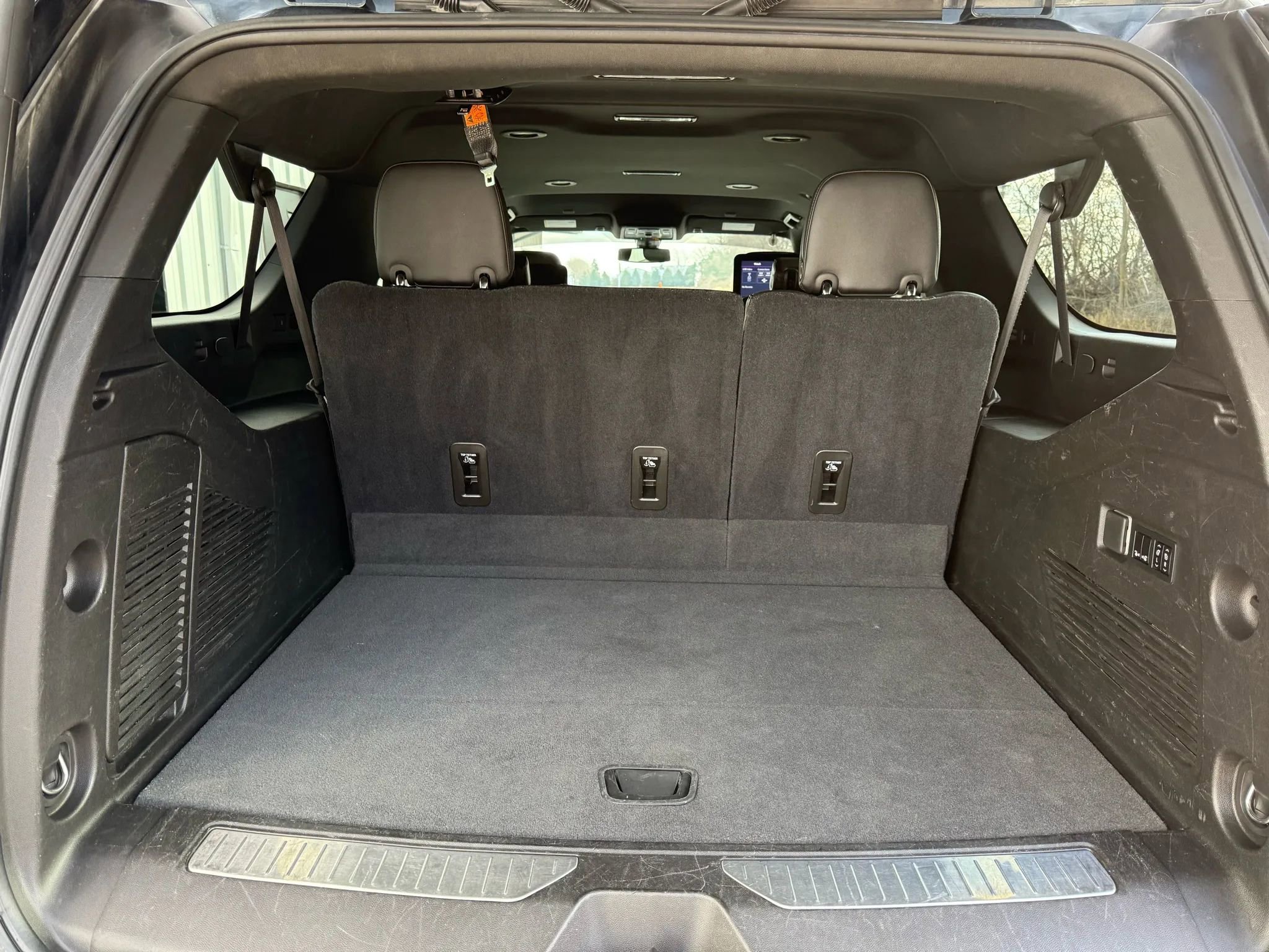 Used 2021 Chevrolet Suburban RST w/ Luxury Package image 13