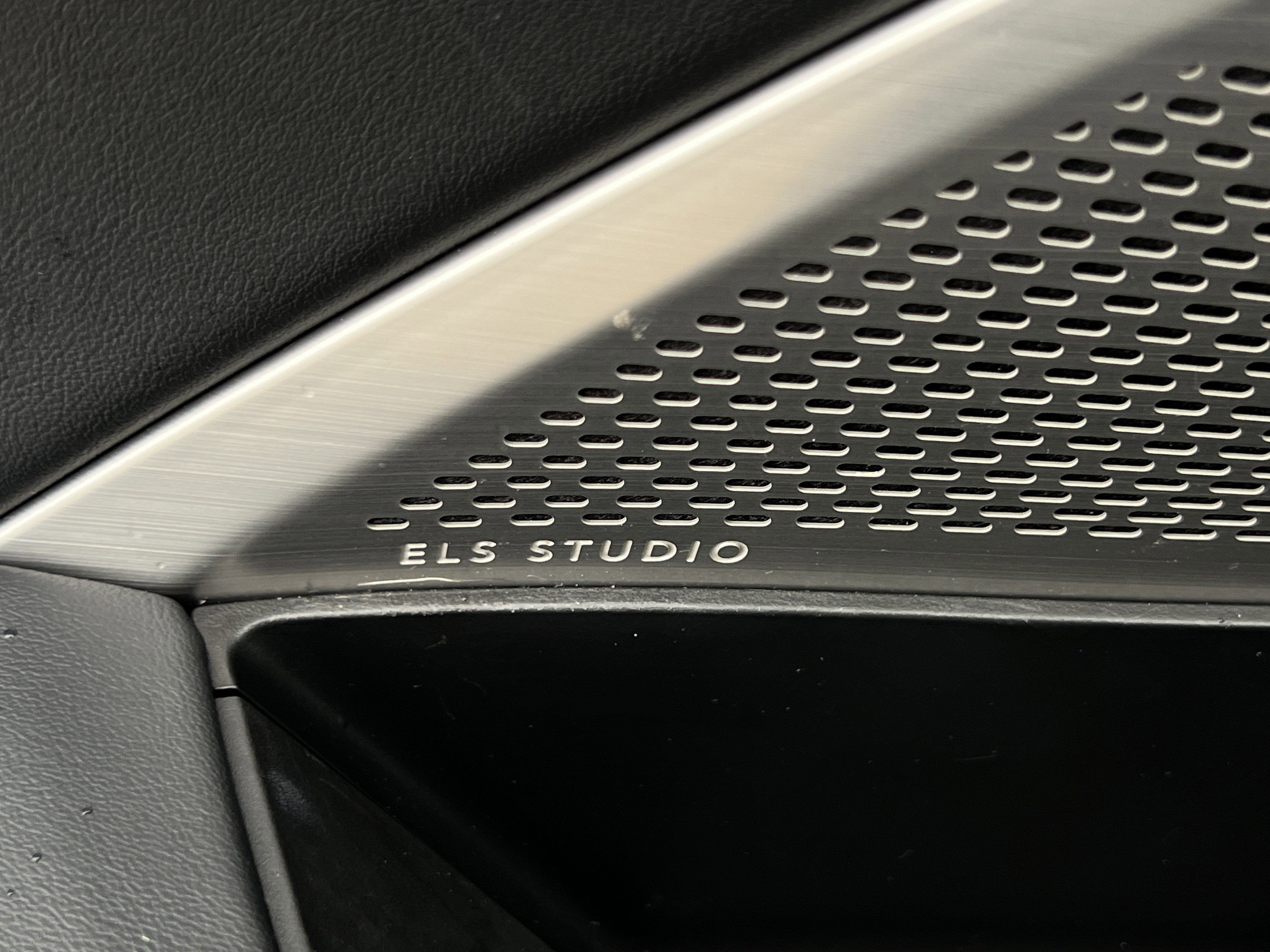 Used 2022 Acura MDX SH-AWD w/ Technology Package image 22