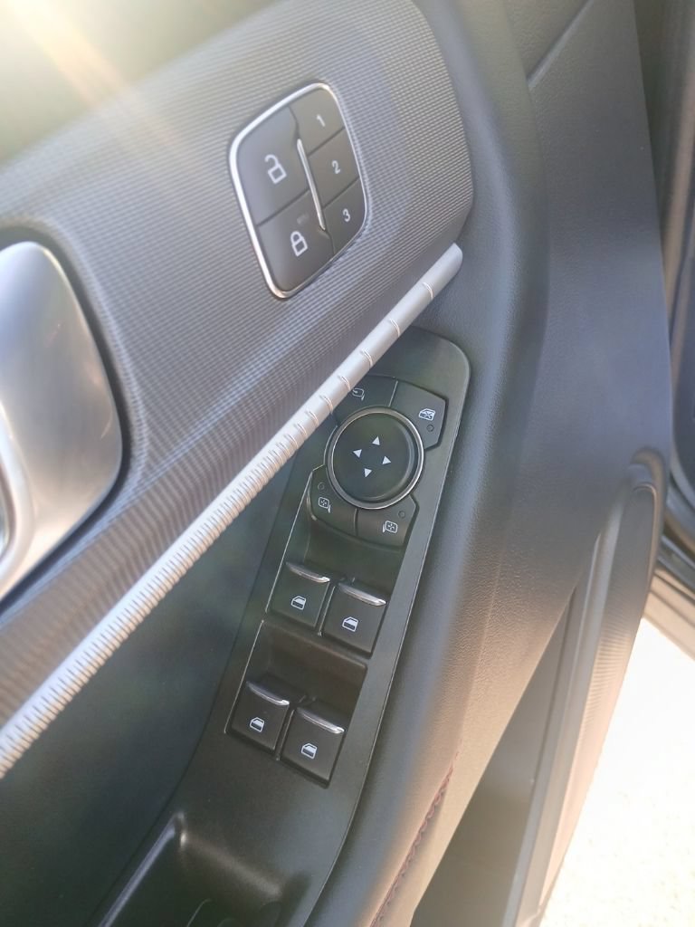 Used 2025 Ford Explorer ST-Line w/ ST-Line Street Pack AWD/4WD image 9