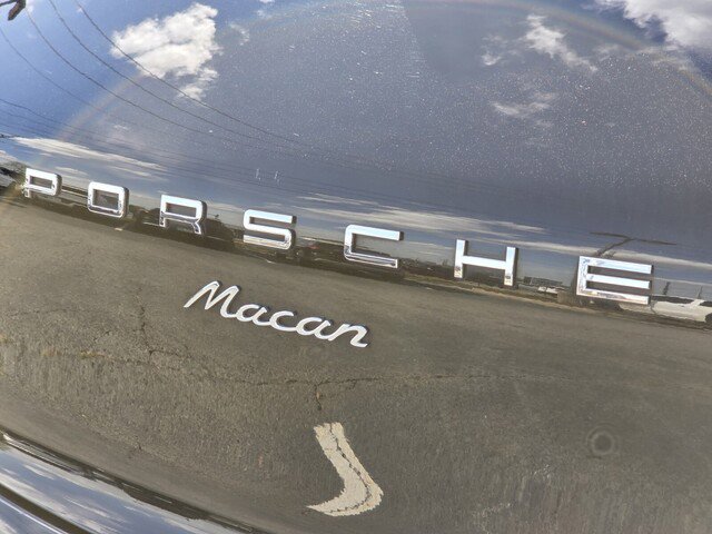 Used 2018 Porsche Macan Base image 32