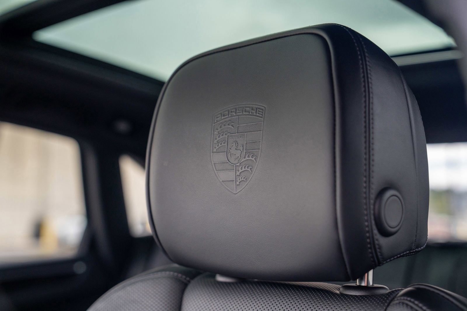 Certified 2025 Porsche Macan image 13