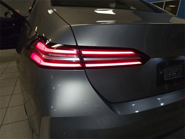 Used 2024 BMW 530i image 28