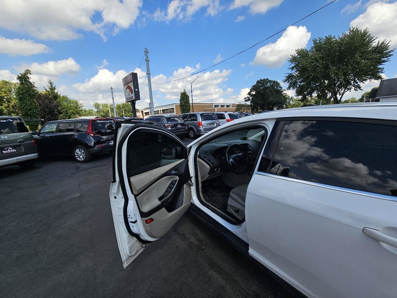 Used 2012 Ford Focus SEL FWD image 18