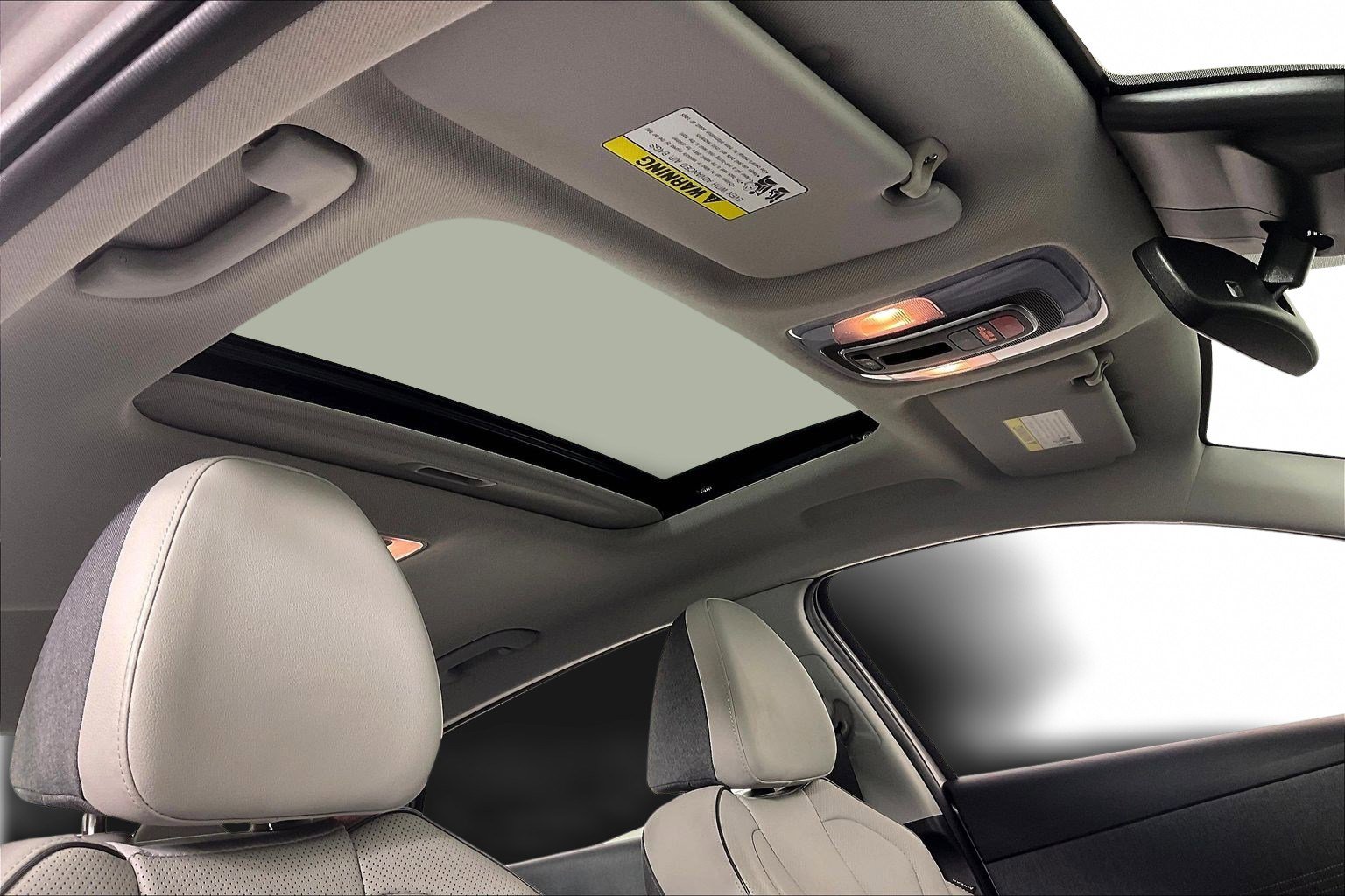 Certified 2022 Hyundai Elantra Limited w/ Preferred Accessory Package image 26