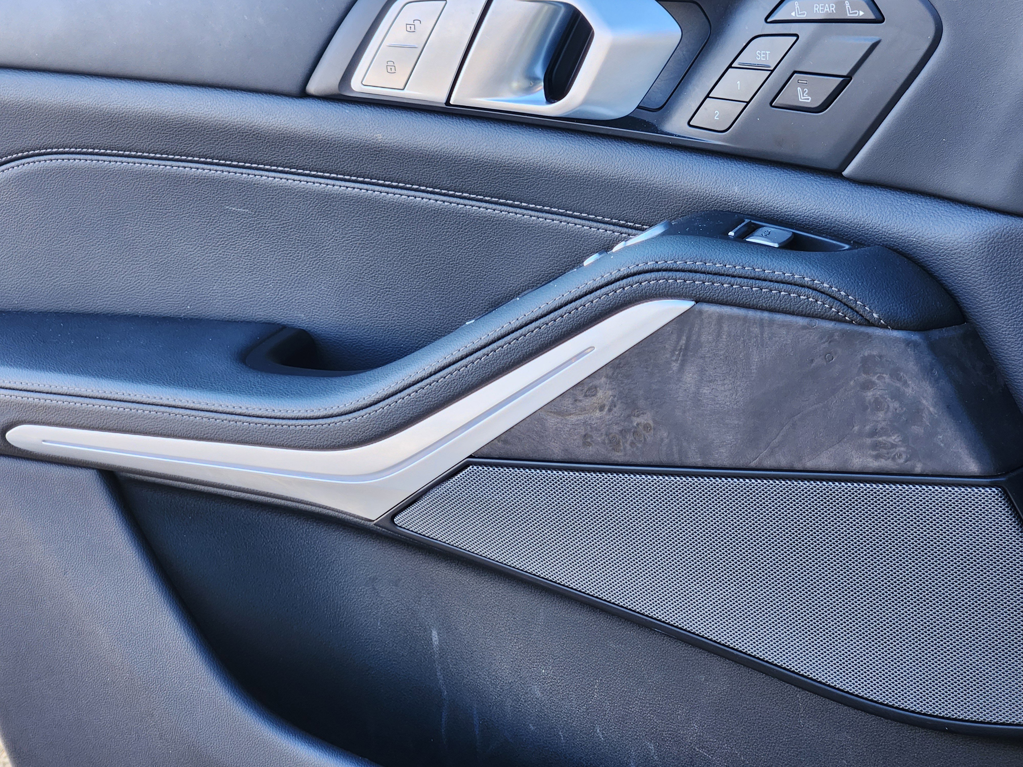 Used 2021 BMW X7 M50i w/ Executive Package image 14