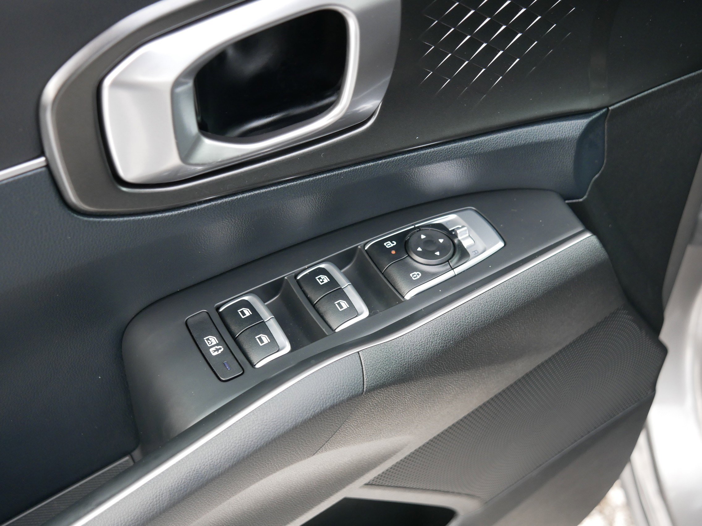 Certified 2025 Kia Sorento EX image 19